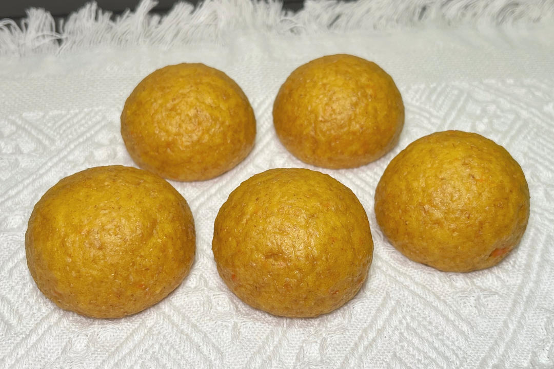 姜黄呛面馒头