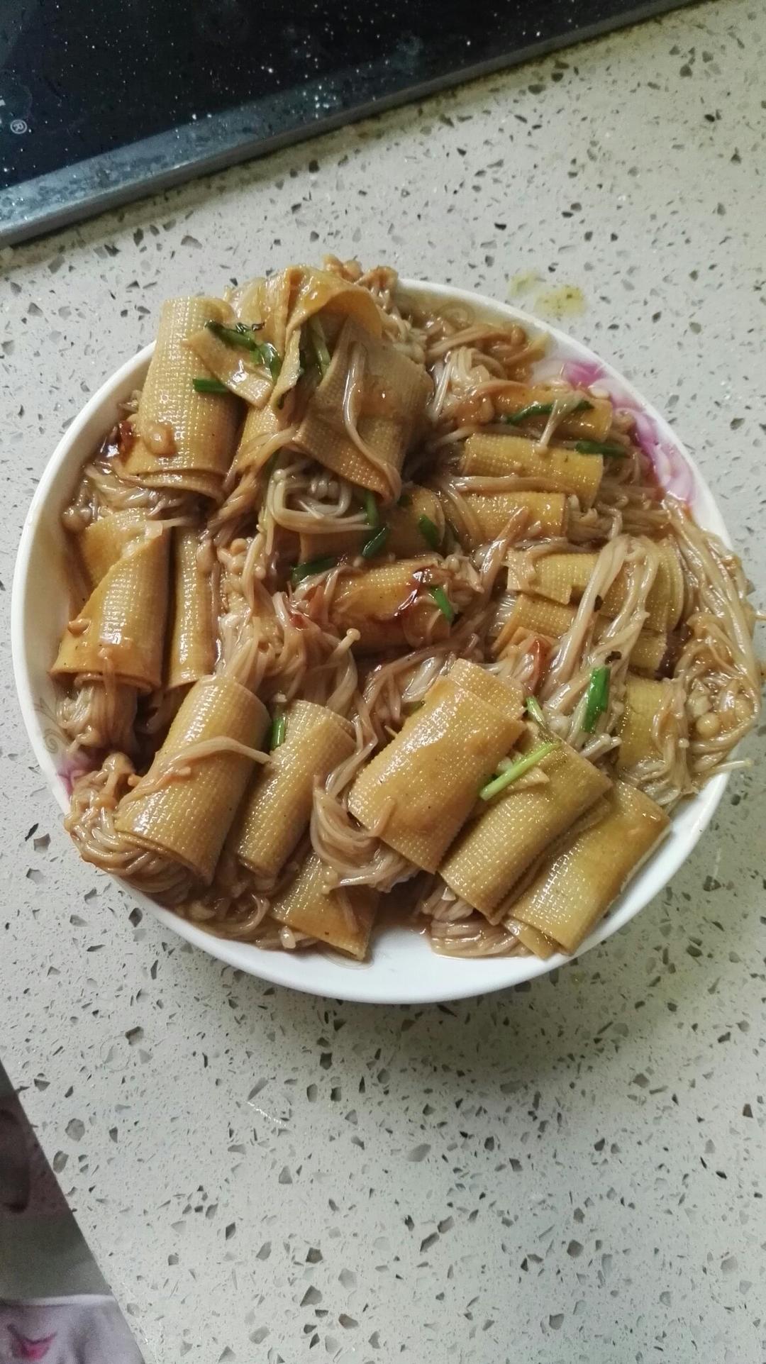 金针菇豆皮卷