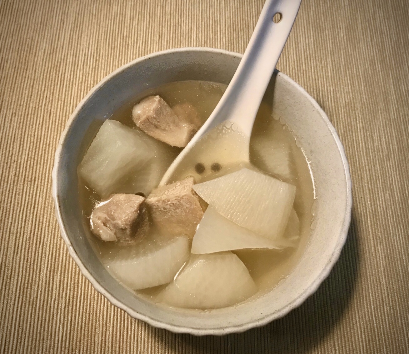 电饭锅&炒锅篇一：最长黑夜里的温暖-萝卜炖肉汤的做法