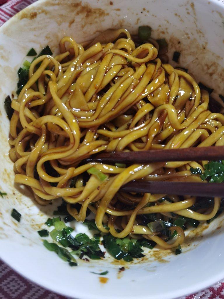 10分钟搞定的一碗葱油拌面