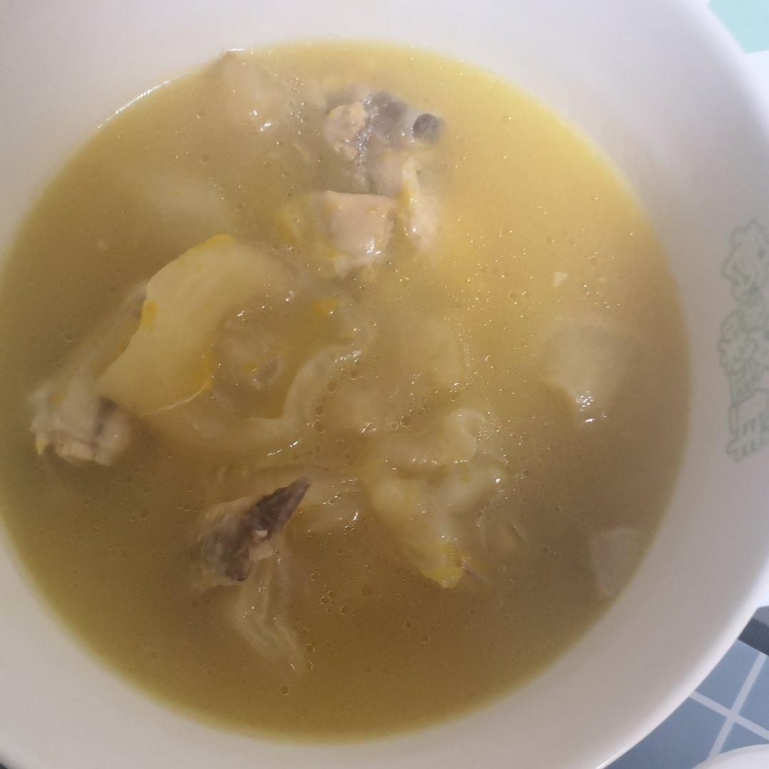 金汤花胶炖鸡煲