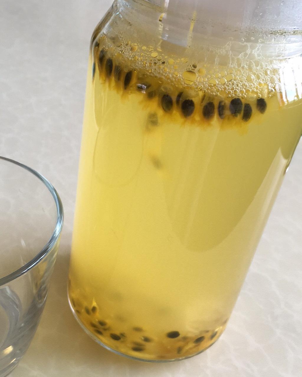 百香果的朴素吃法（百香果汁）