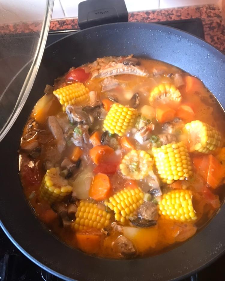 番茄土豆玉米排骨汤