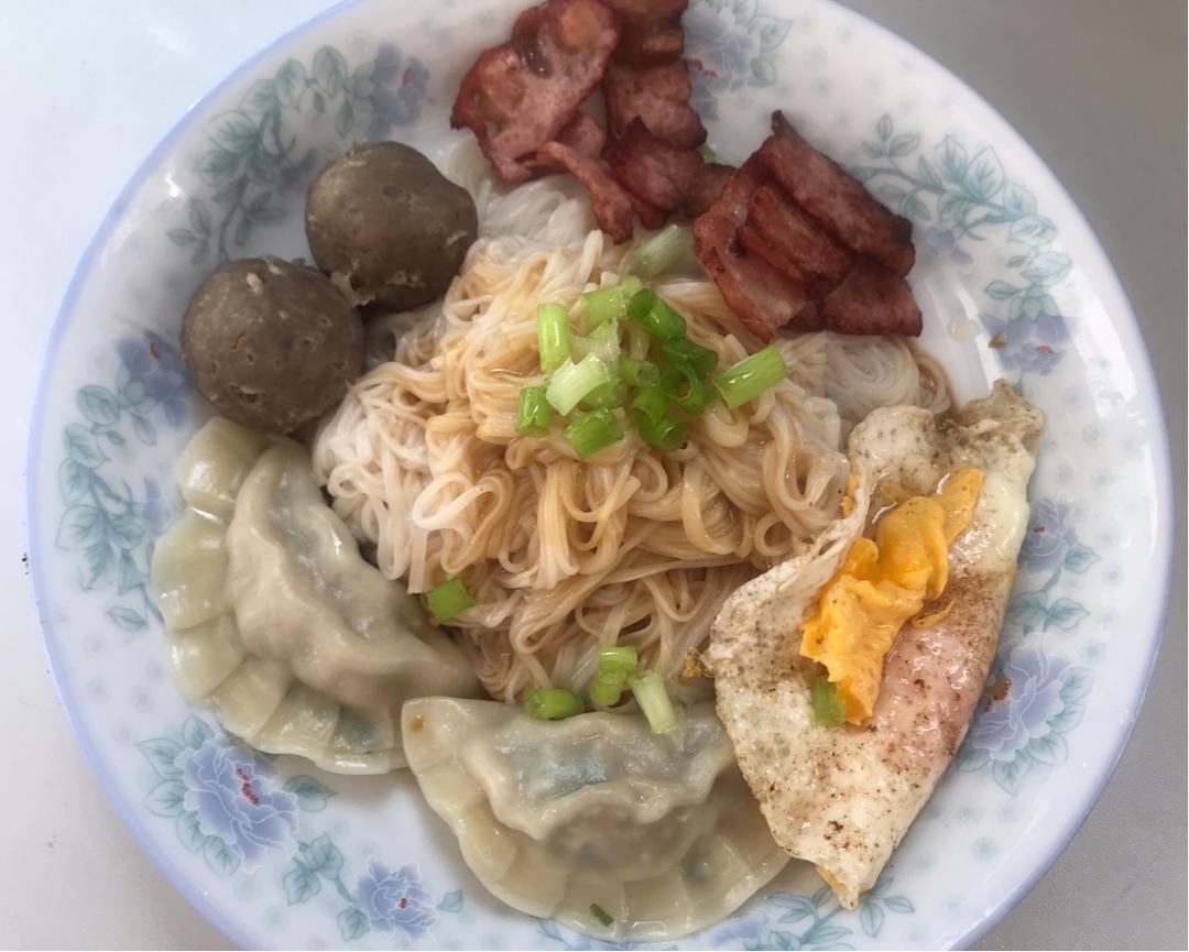 葱爆面—就是汪涵在天天向上里面做的那个啦