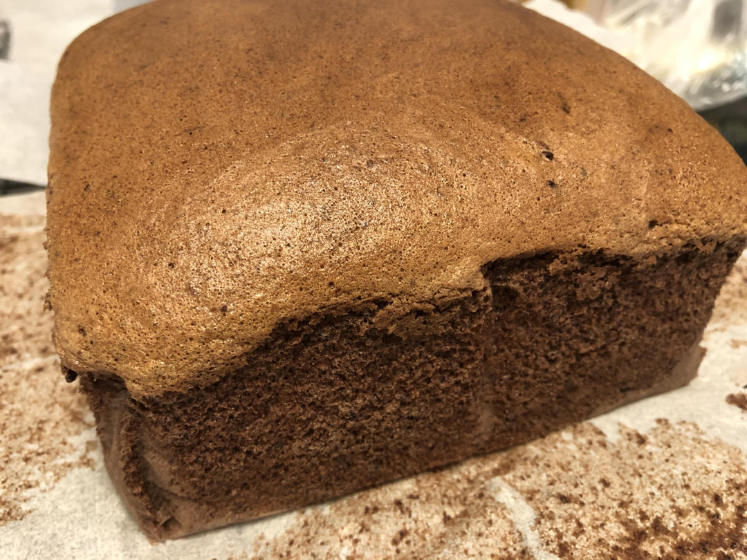 柔软细腻，浓郁香气的巧克力古早味蛋糕