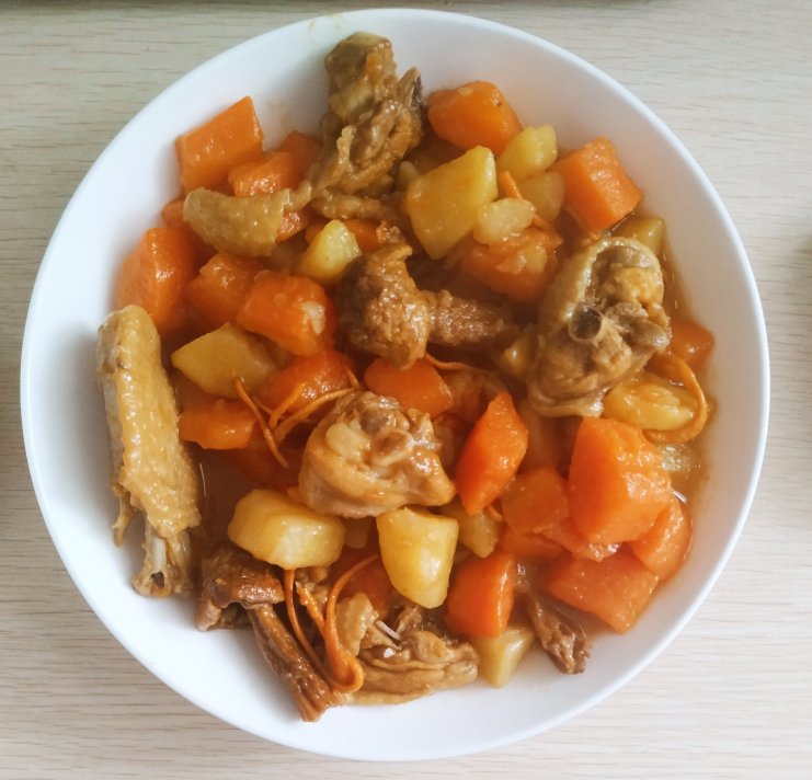 土豆胡萝卜炖鸡块图片