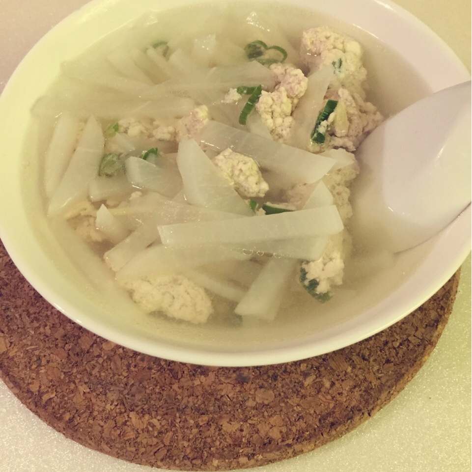【10分钟系列】白萝卜豆腐圆子汤