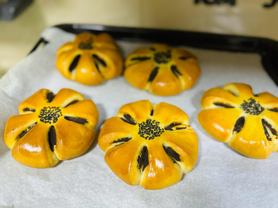 豆沙花朵面包（附红豆馅做法）