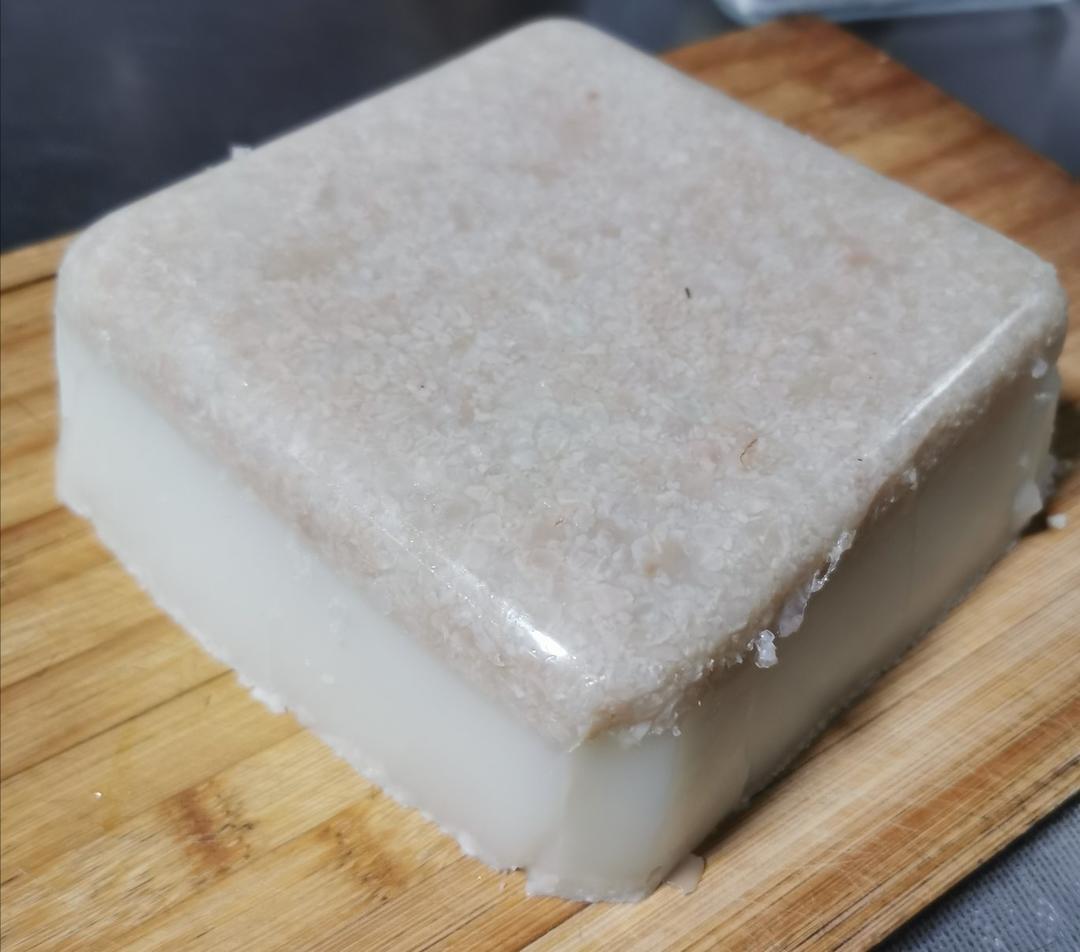熬制肉皮冻---为小笼包做准备