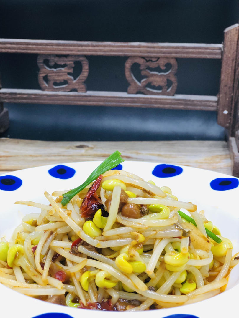 牛肉酱爆黄豆芽（超快手3分钟上桌）