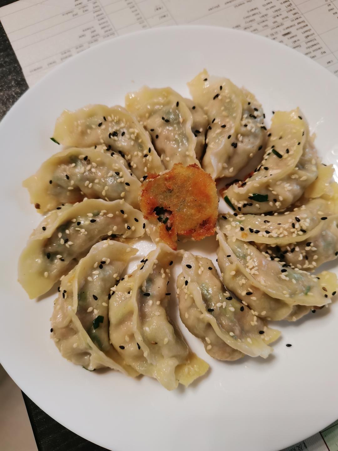 早餐来一锅香脆的生煎饺子