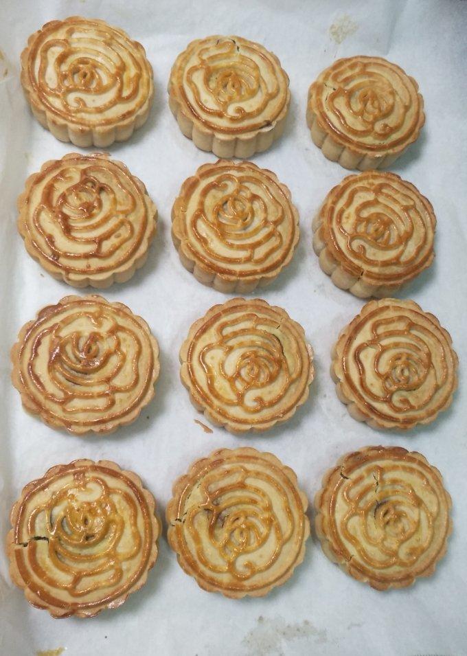 广式月饼—蛋黄莲蓉月饼