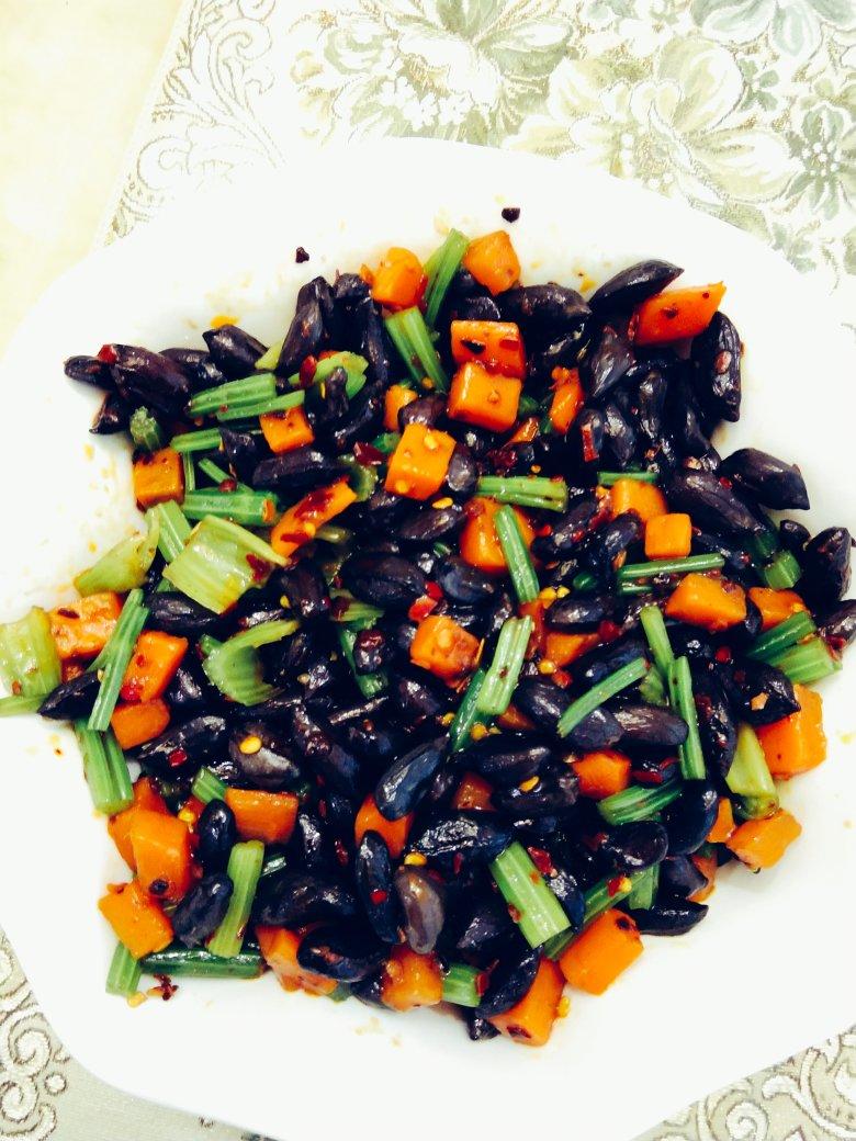 凉拌芹菜花生米胡萝卜