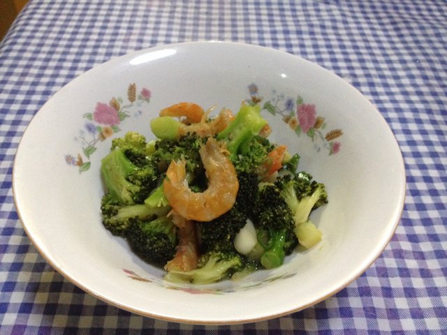西兰花炒虾干