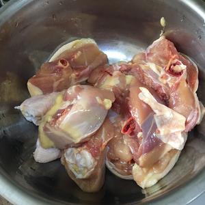 牛肝菌炖鸡腿的做法 步骤1