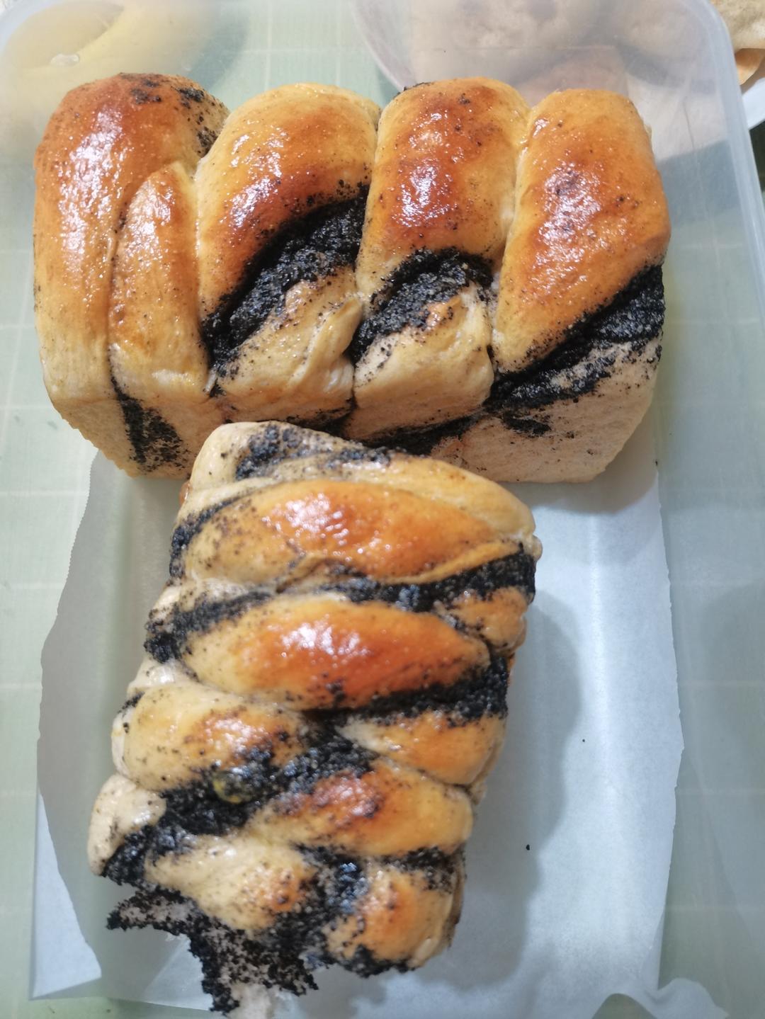 料多多系列--黑芝麻奶酥小吐司