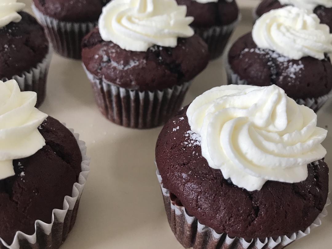 红丝绒纸杯蛋糕