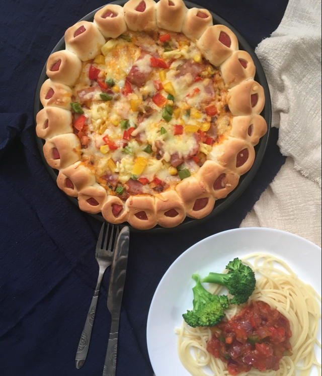 萨米肠蘑菇花边披萨