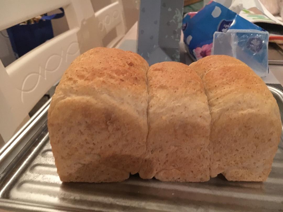 全麦黑芝麻核桃吐司