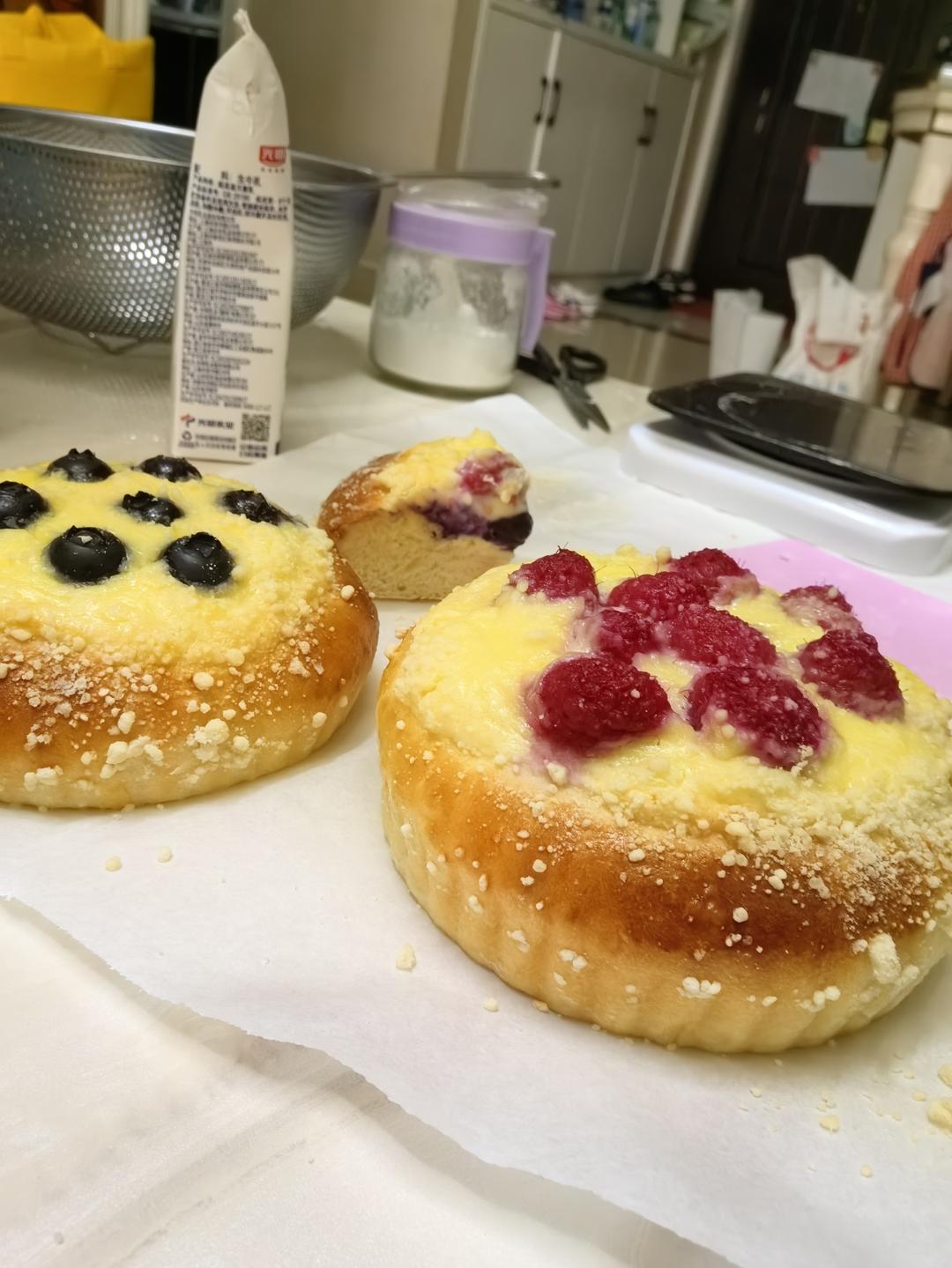 【莓莓巴斯克面包】