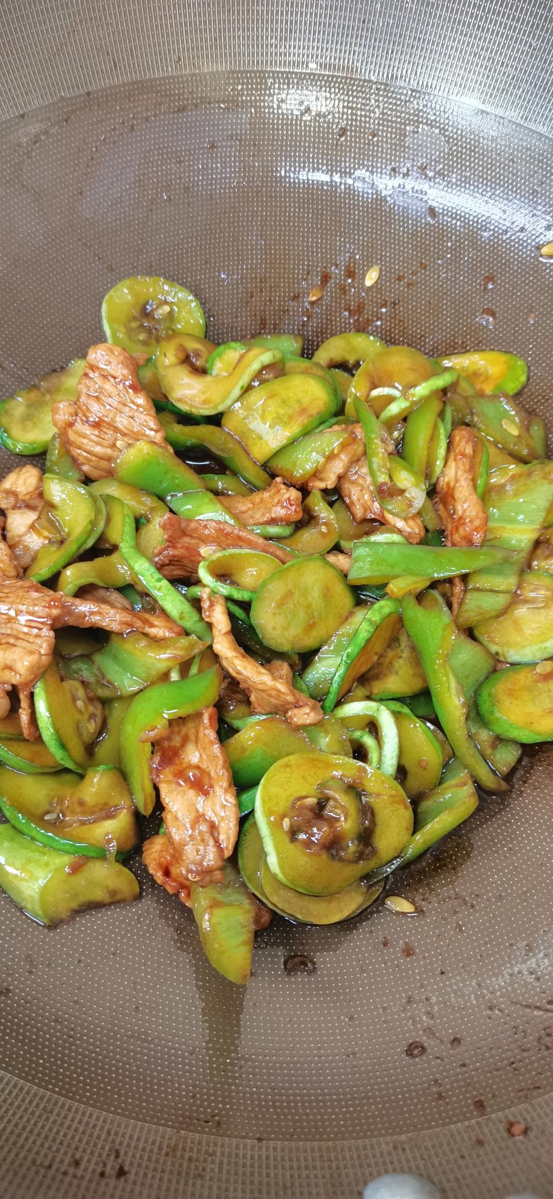黄瓜炒肉片