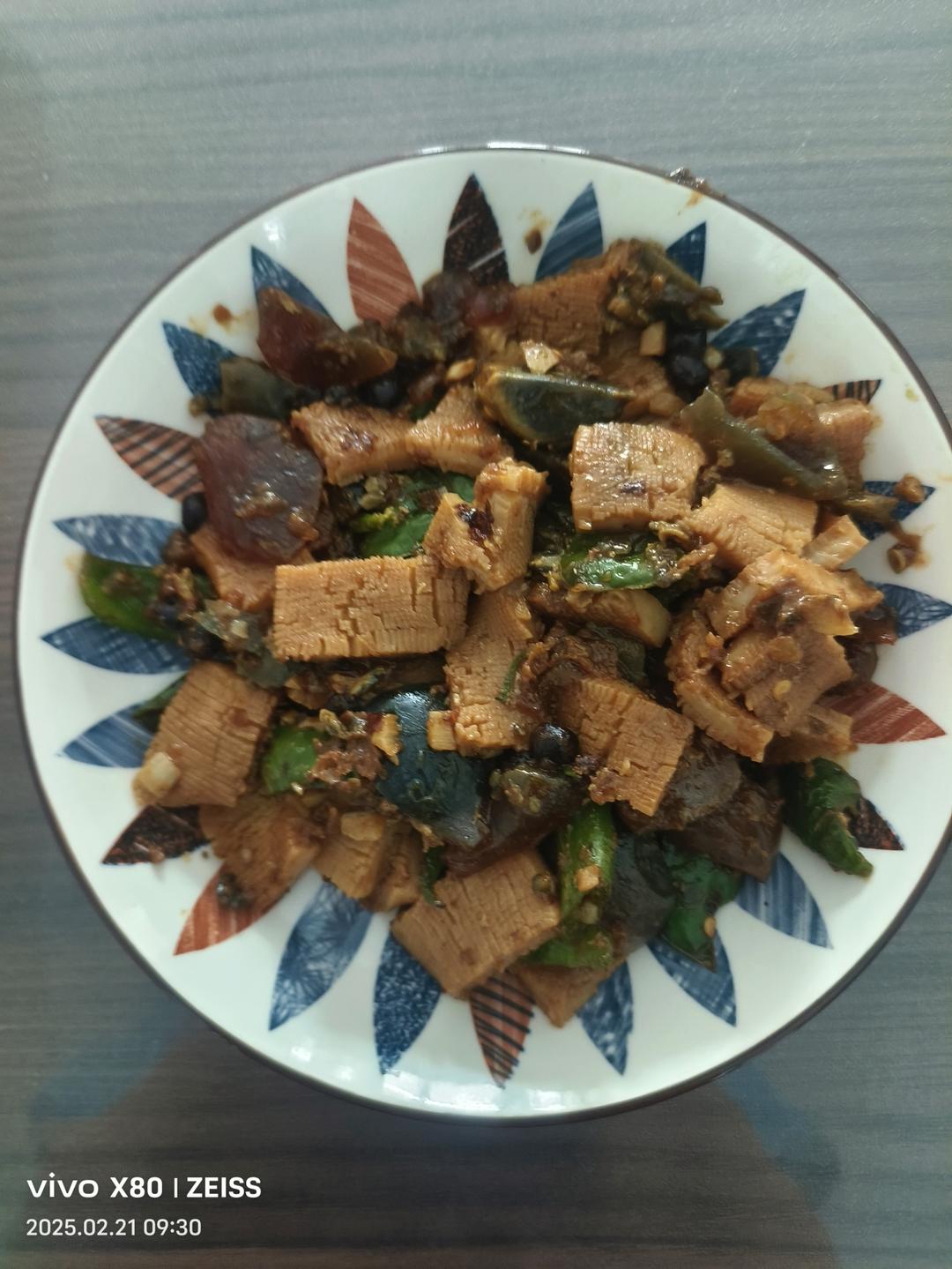 每个人都可以下三碗饭的辣椒擂皮蛋