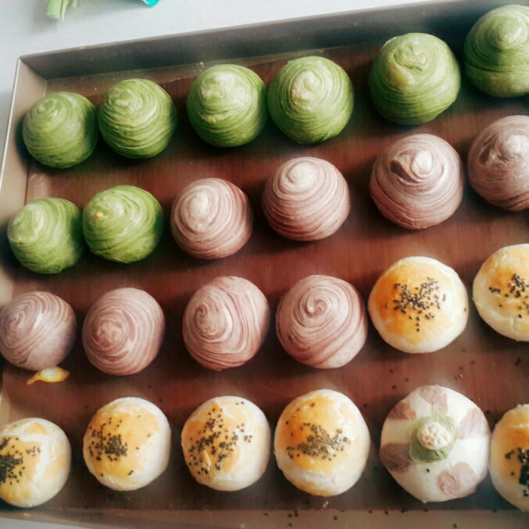 蛋黄酥~紫薯、抹茶、原味~花好月圆，中秋快乐~内附一次做六色蛋黄酥方法~