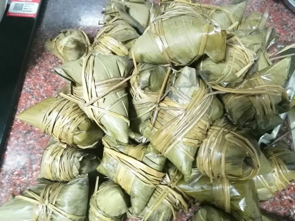 五香猪肉咸蛋粽子