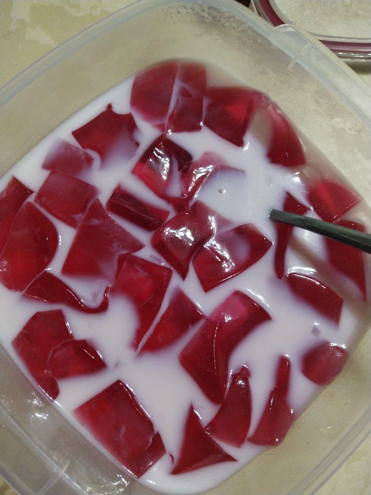 夏日饮品-水果撞奶（果冻）