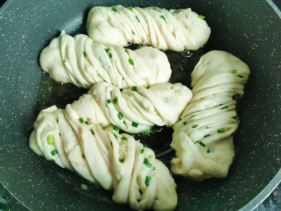 水煎花卷 做法简单 一次醒发 快手早餐 附整形视频