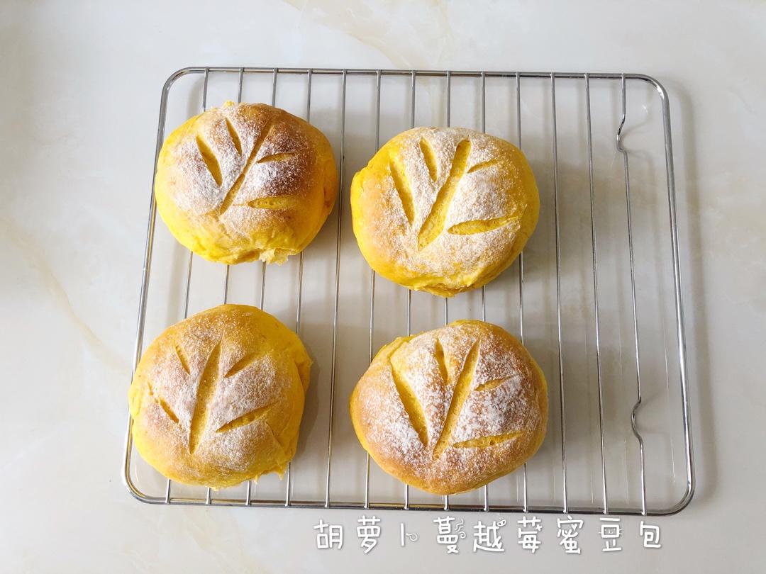 天然酵母胡萝卜奶酪黑加仑面包