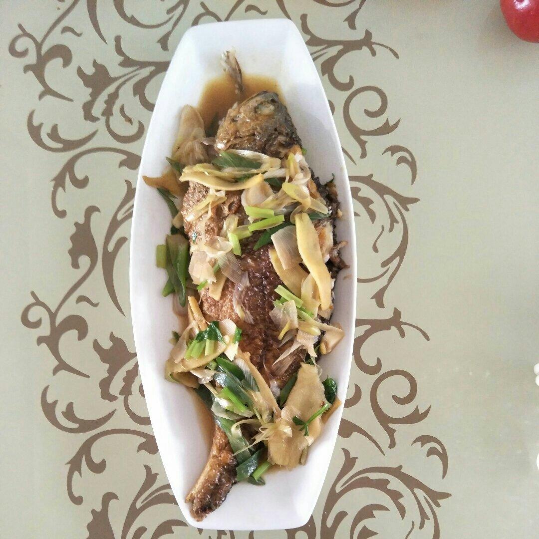 红烧黄鱼—鱼皮不破的小窍门