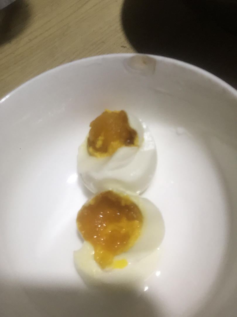 流油起沙的咸鸭蛋