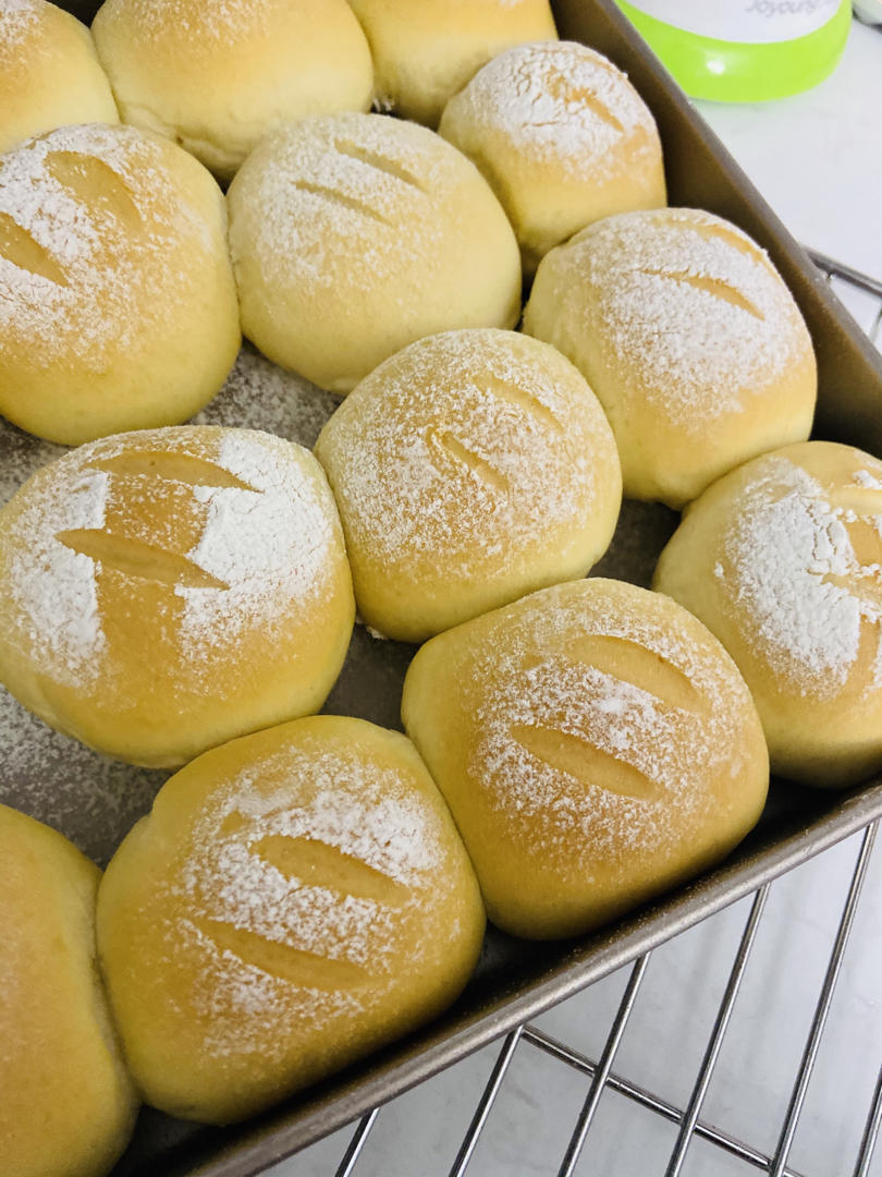 一次发酵，松软拉丝的牛奶小餐包