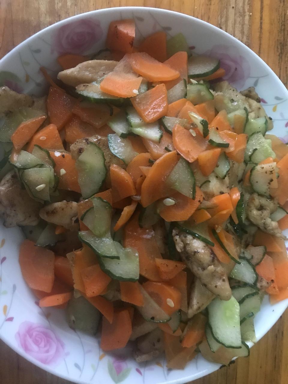 胡萝卜黄瓜鸡胸肉