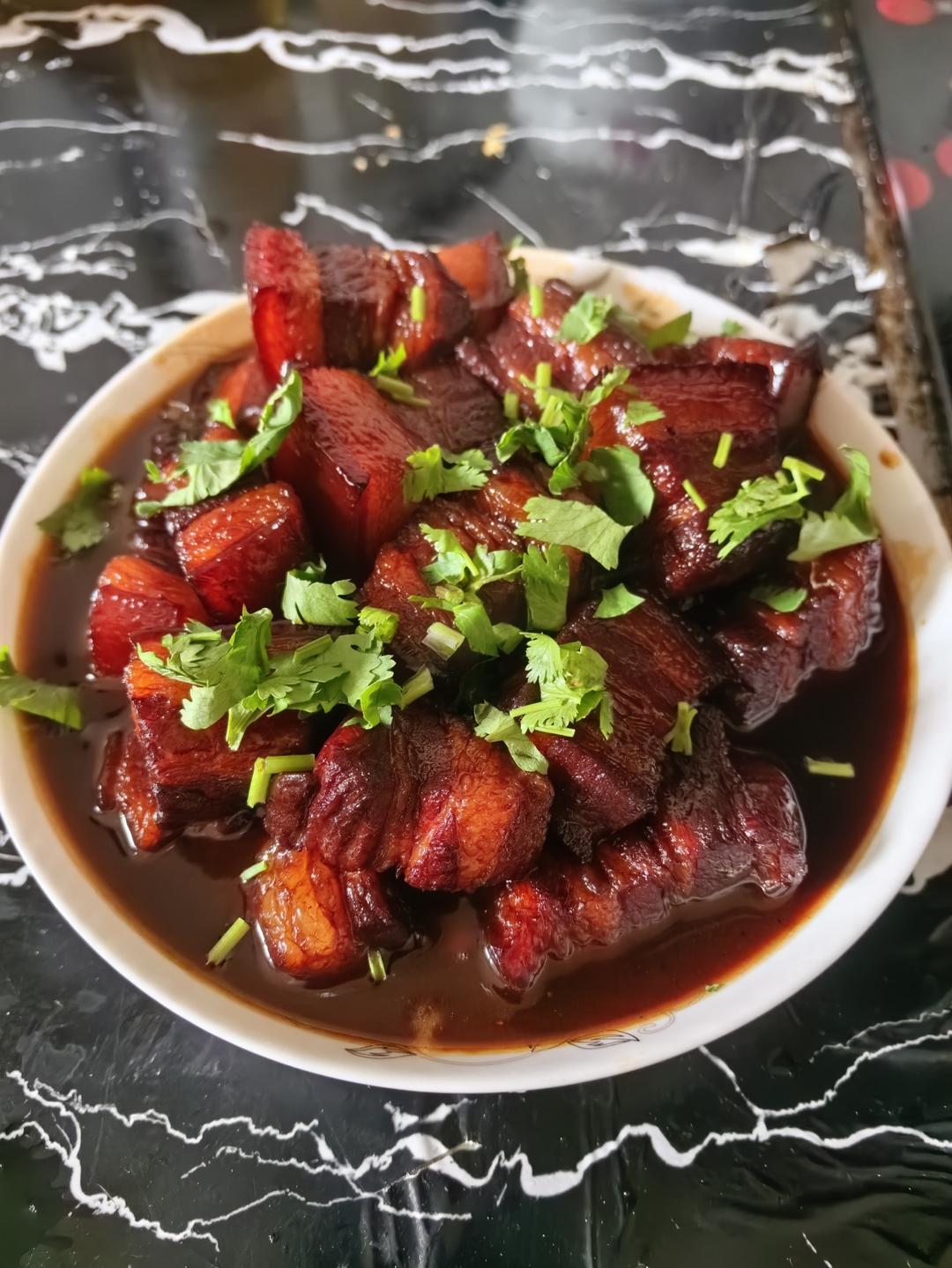 入口即化、肥而不腻，不加一滴水的红烧五花肉