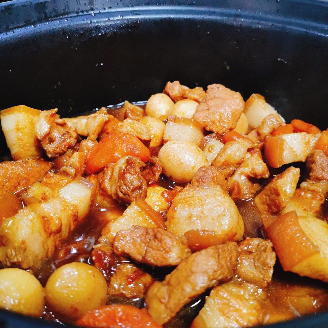 加了鹌鹑蛋后，这盘红烧肉，美味的逆天啦——鹌鹑蛋烧肉（孔瑶食谱）