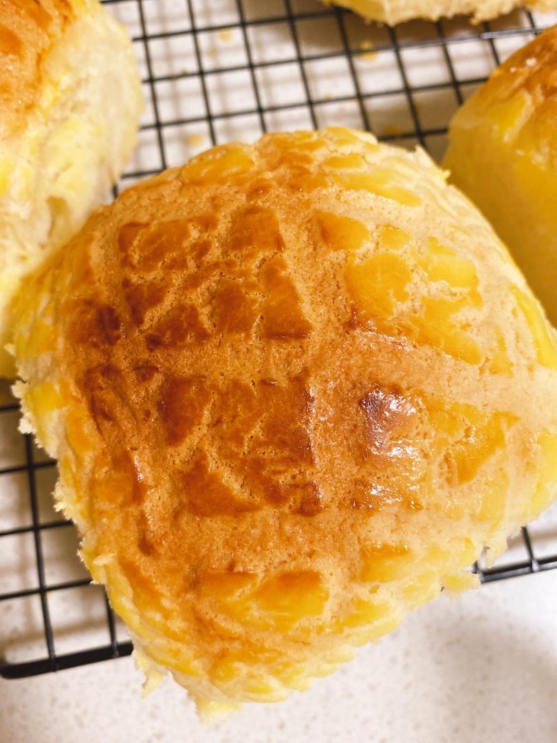 好吃到炸裂的港式菠萝包（附带制作酥皮的小视频）