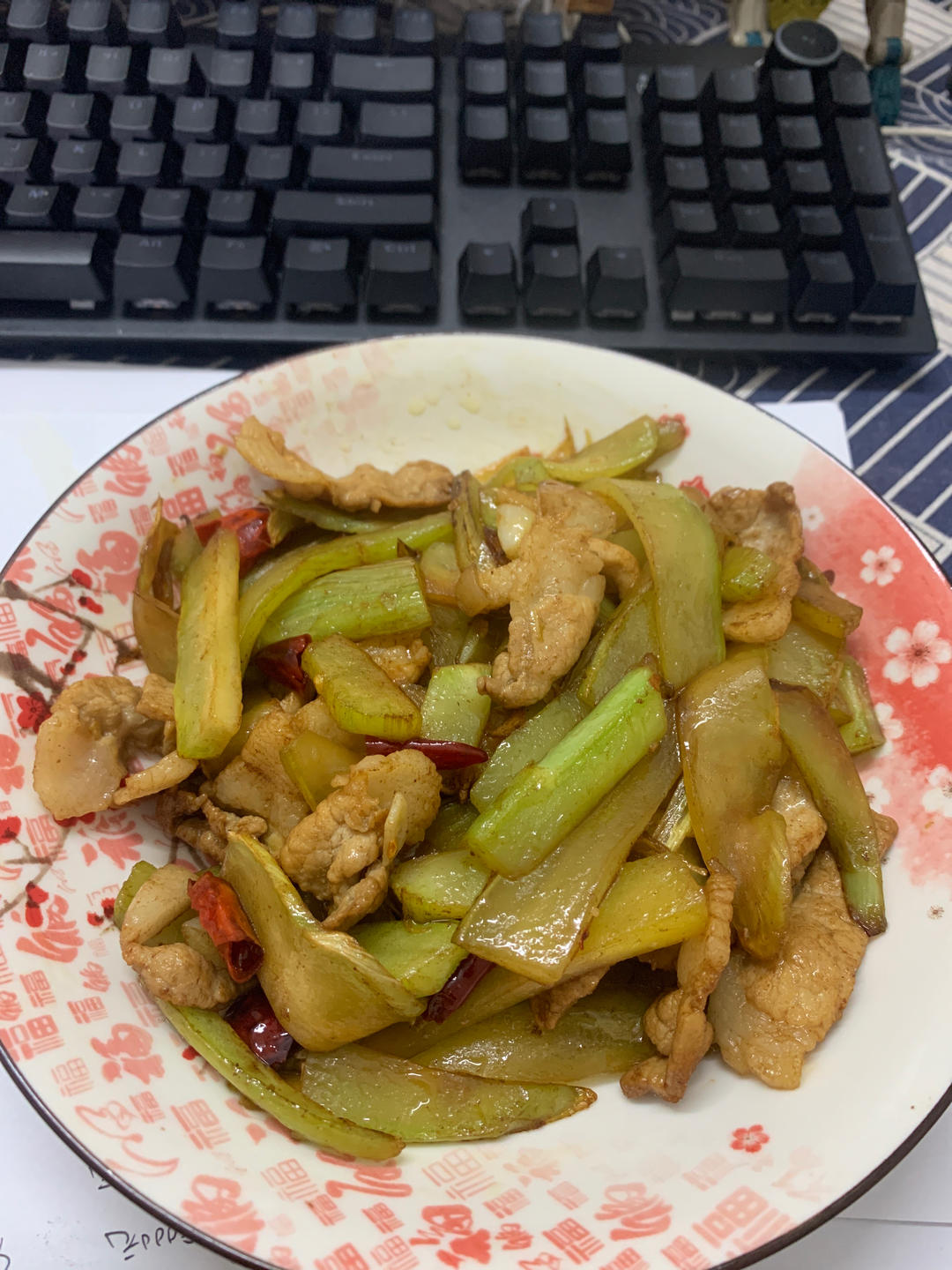 青笋炒肉片（肉片嫩青笋亮）