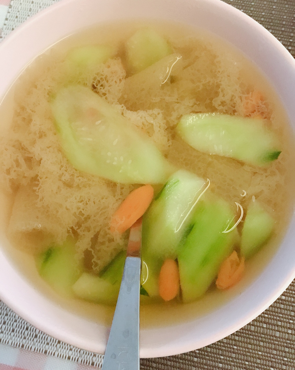 黄瓜竹荪枸杞汤
