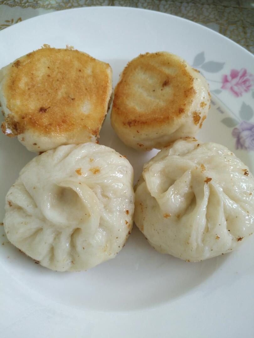 水煎包（韭菜）Fried Dumplings