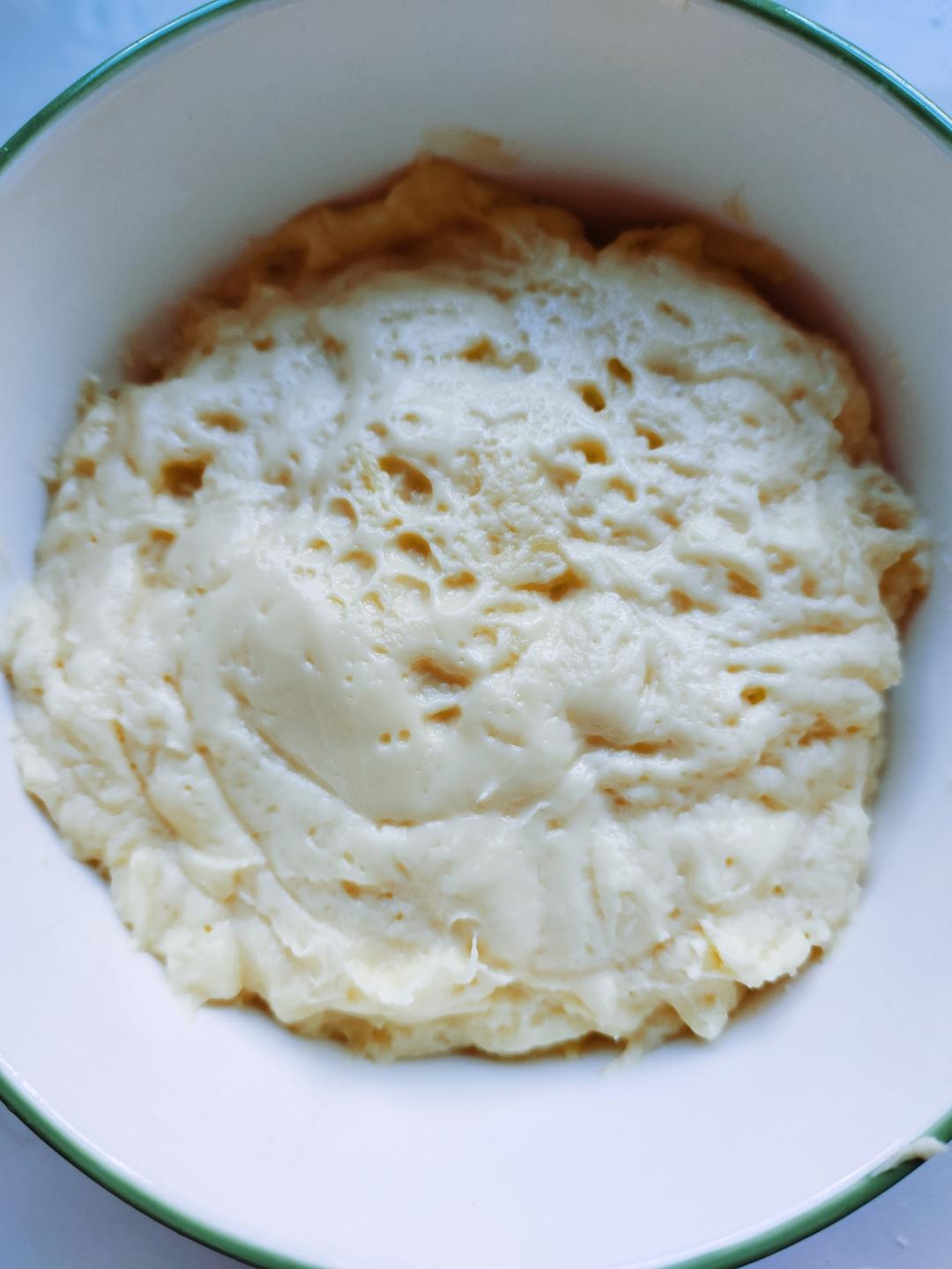 复古卡仕达夹馅面包