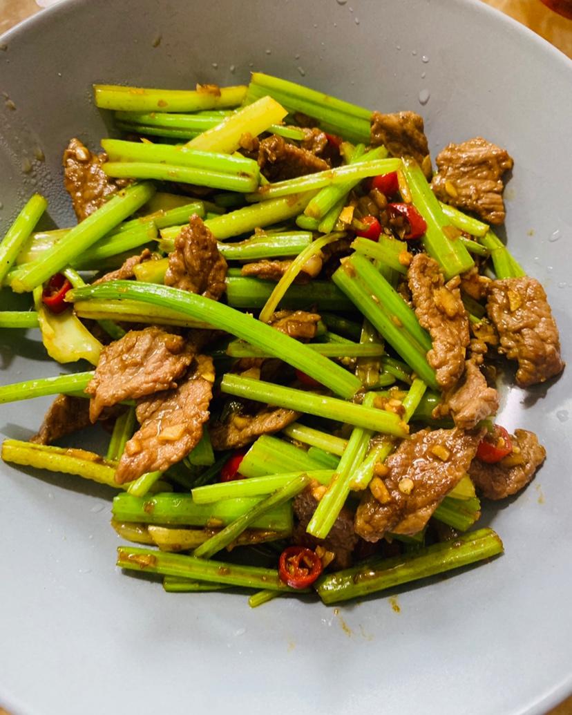 芹菜炒牛肉