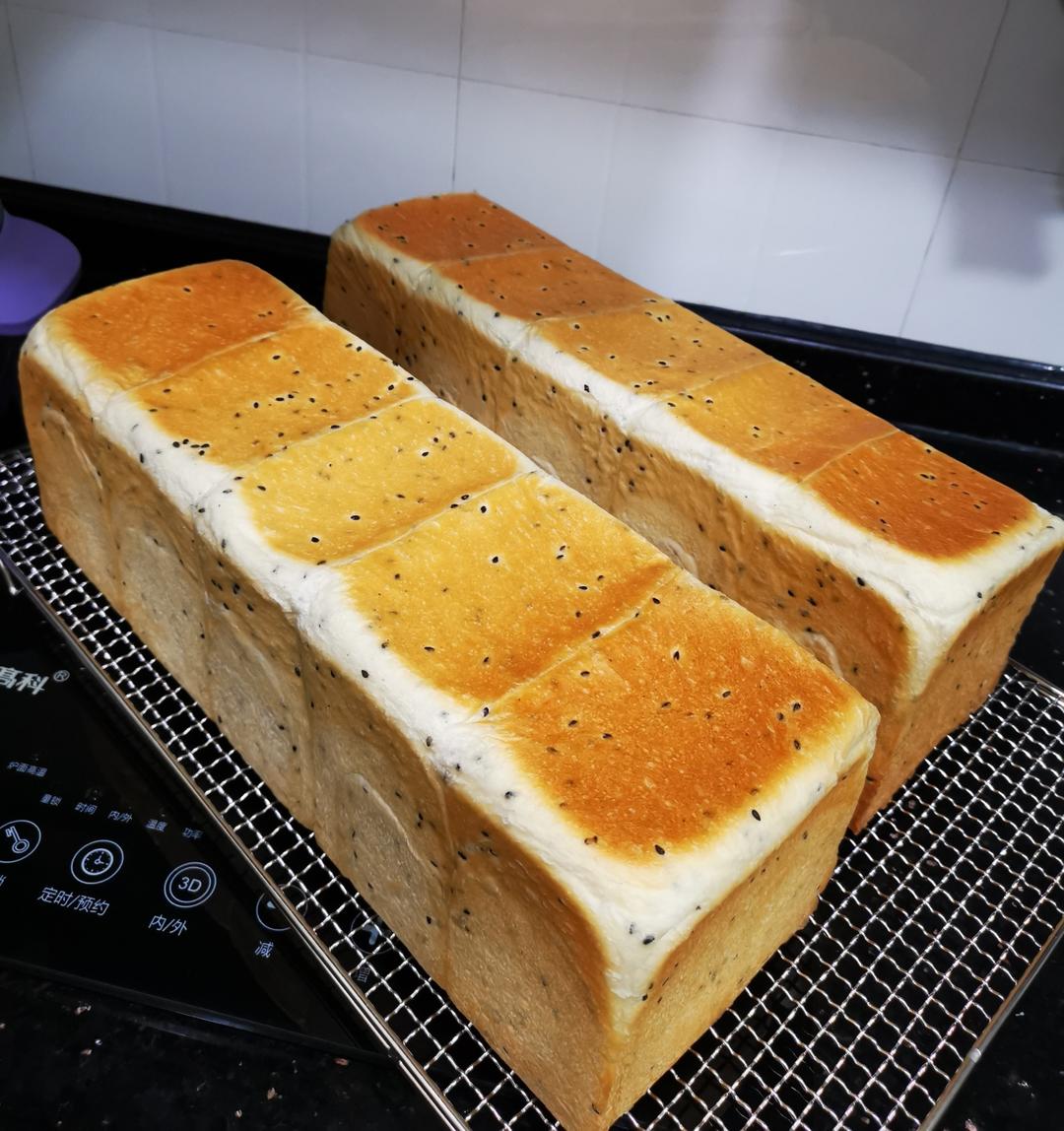 咸盐黑芝麻吐司