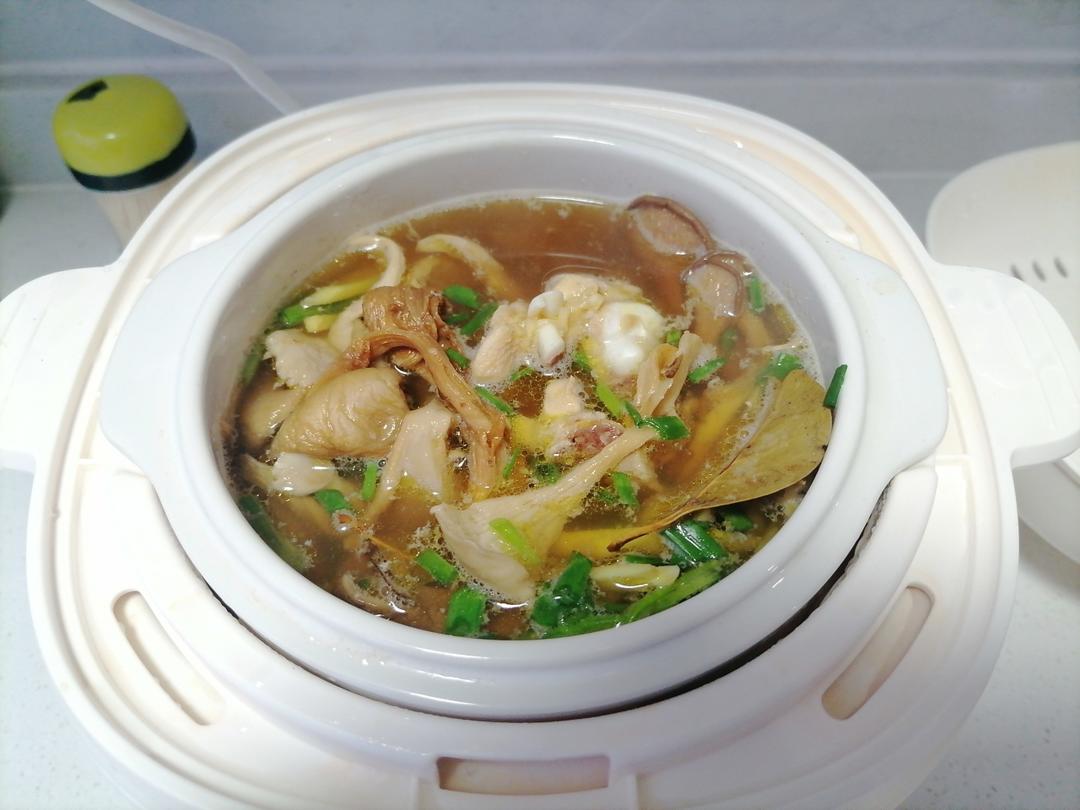 奶奶教的鲜香肥美香菇炖鸡汤