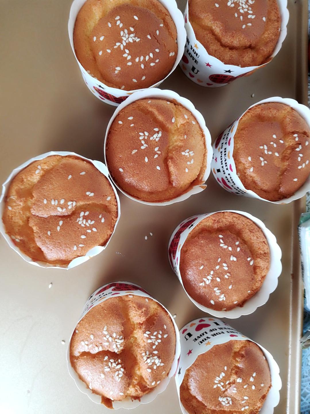 软绵绵戚风纸杯蛋糕