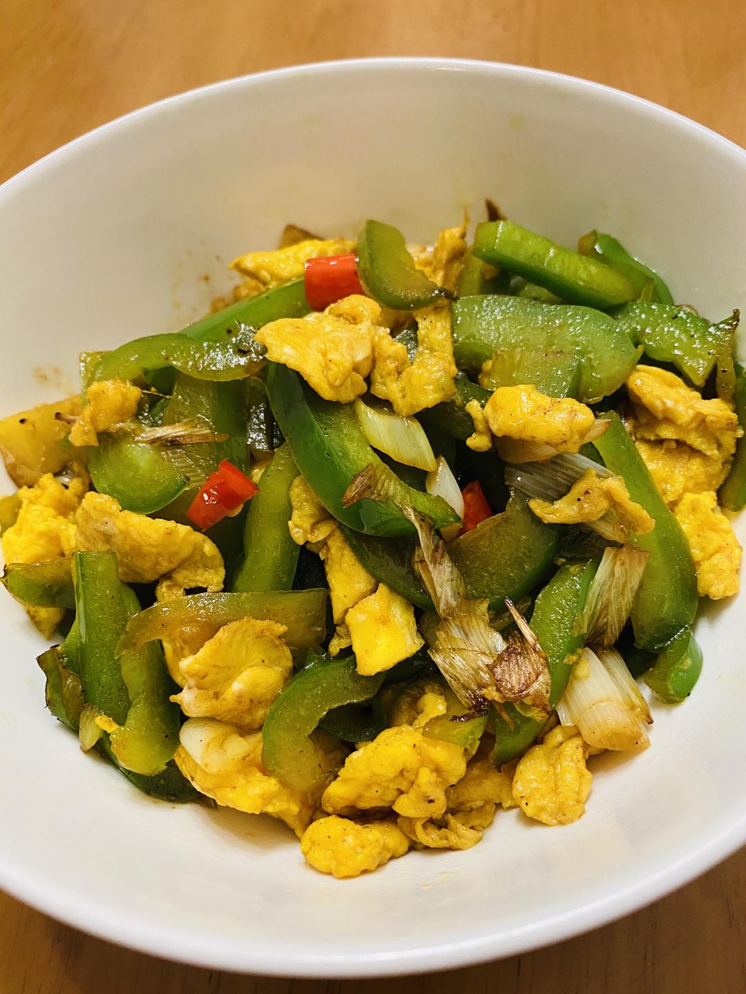 下饭快手菜：青椒炒鸡蛋如何刚入味的做法