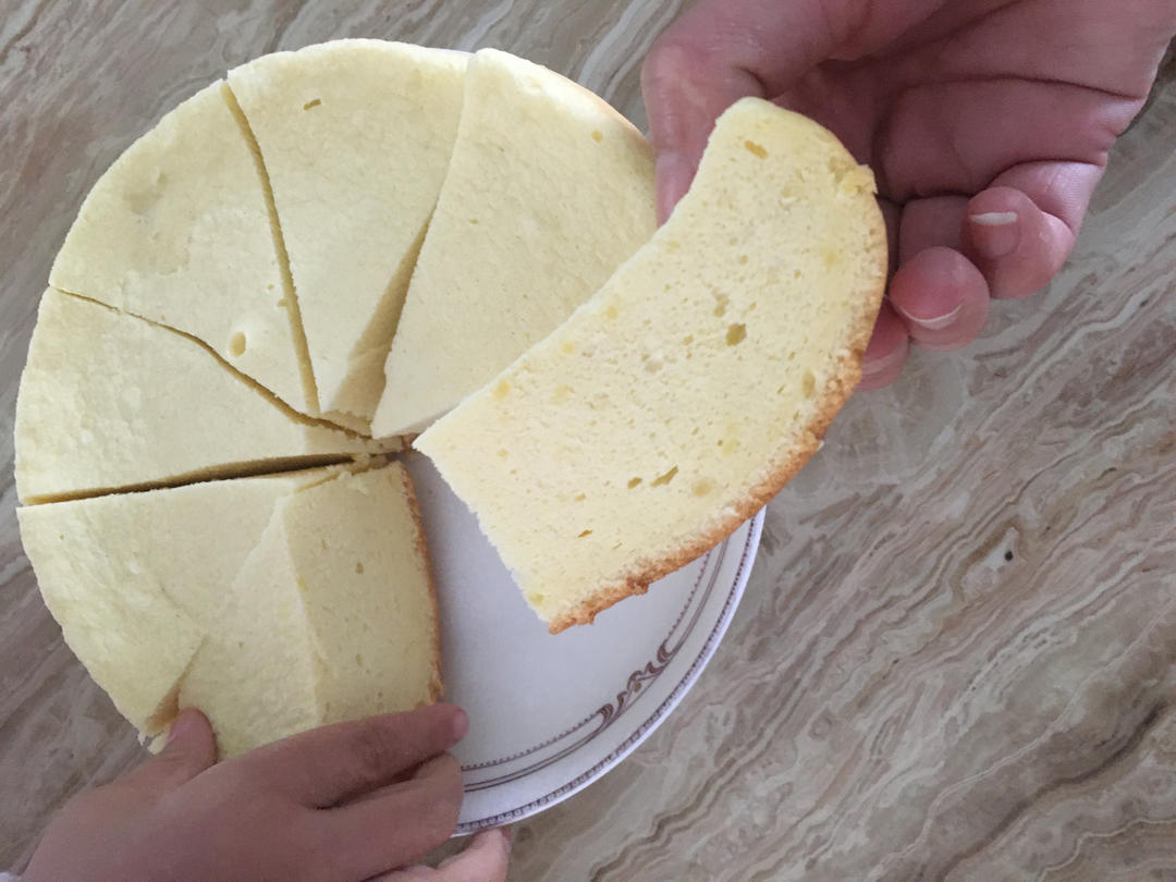 不用电子称只需要普通电饭锅做的电饭锅蛋糕