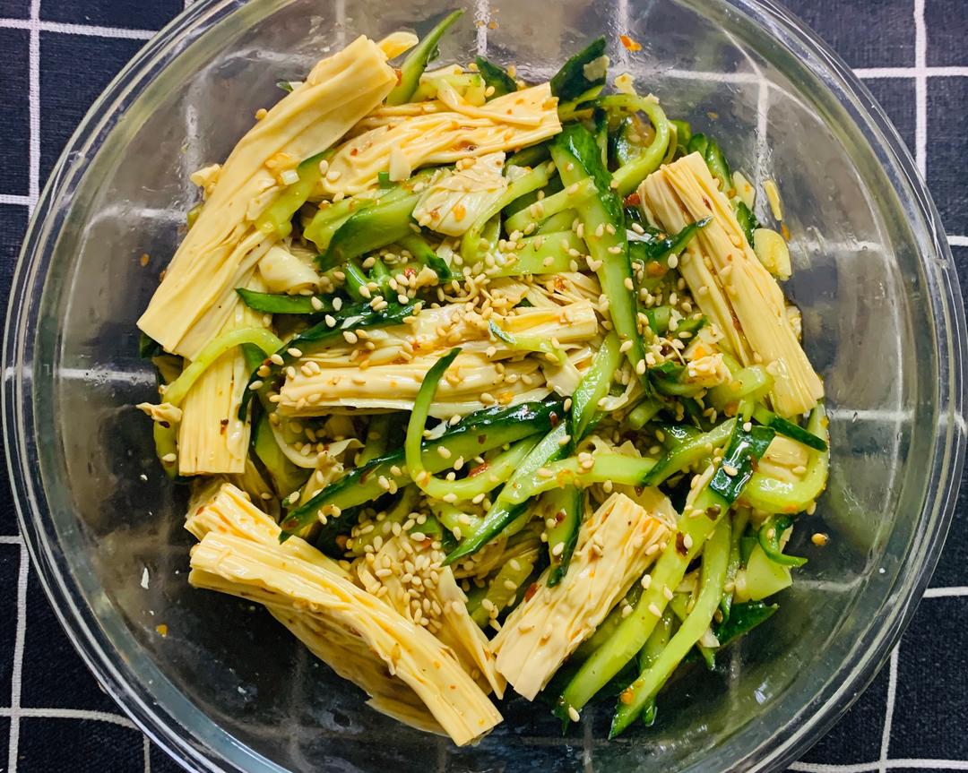 一人食|凉拌下酒菜：黄瓜拌腐竹的做法