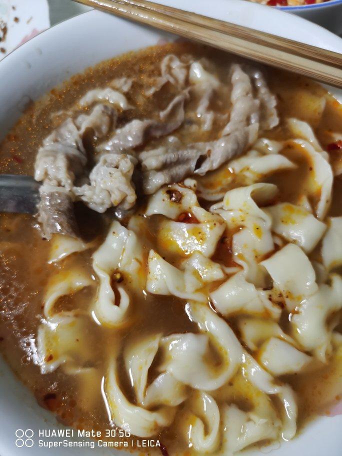 酸汤肥牛面